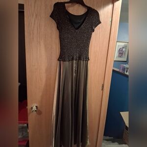 JS Collections petite maxi gown, bottom gold Metallic, sheen, top black and gold